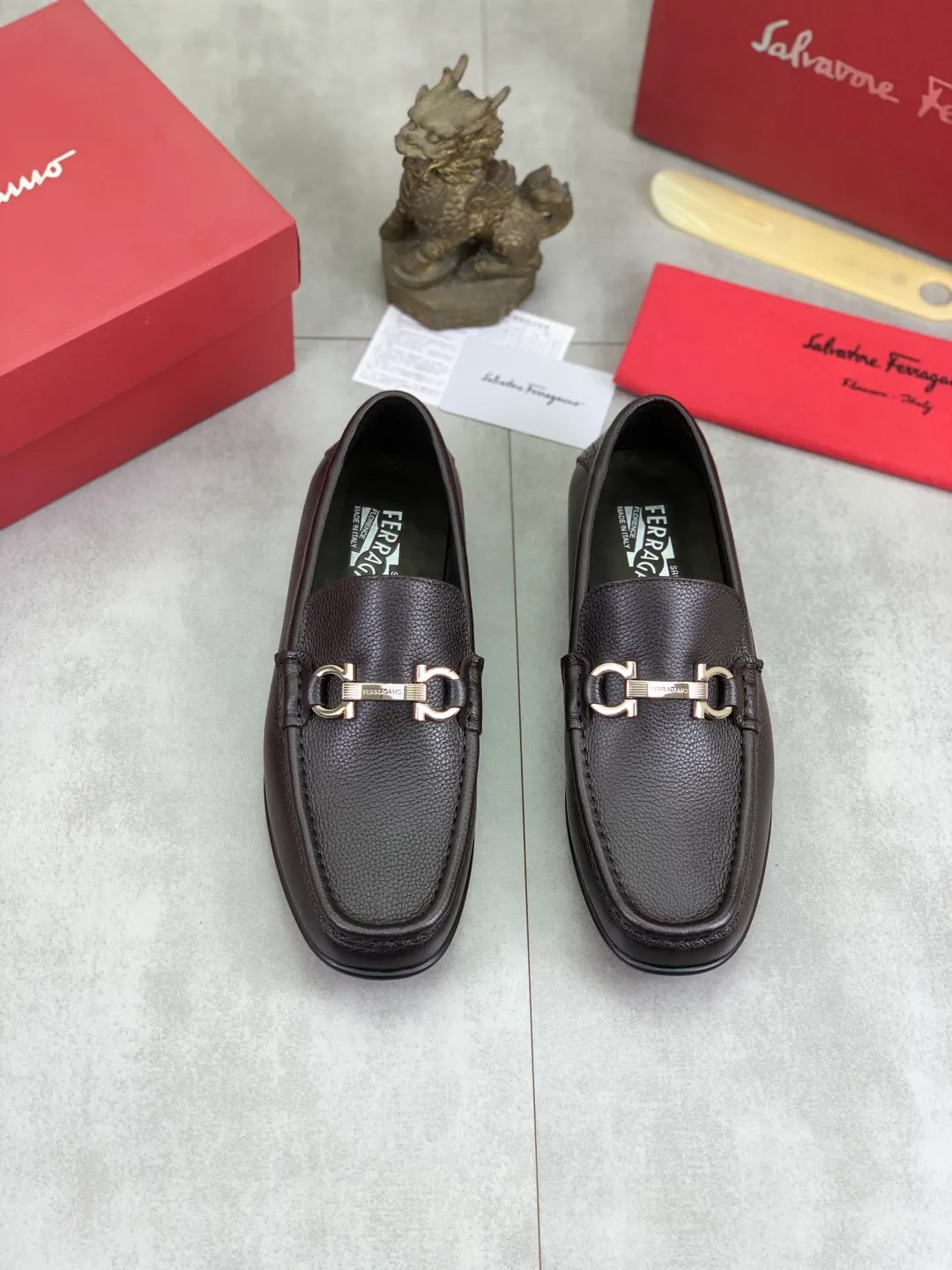 Men's Men's Shoes 💰P540💰[New Style] Water-dyed Niuli 🆘[Salvatore Ferragamo] Ferragamo's latest casual business leather shoes for men! Available at counters simultaneously! The fabric is made of specially imported original calfskin, the lining is made of imported water-dyed cowhide, and the original combination outsole is absolutely luxurious and leads the fashion trend. Matching code: 39-44 (38 45 customized) black optional